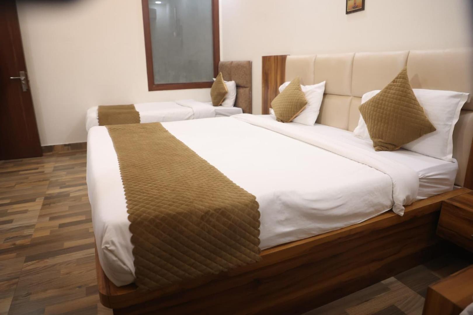 Taj Sarovar Hotel 3*